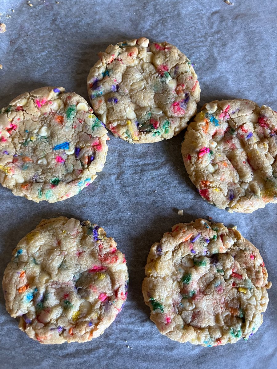 The joys of half term means days of baking!! Love a funfetti cookie!