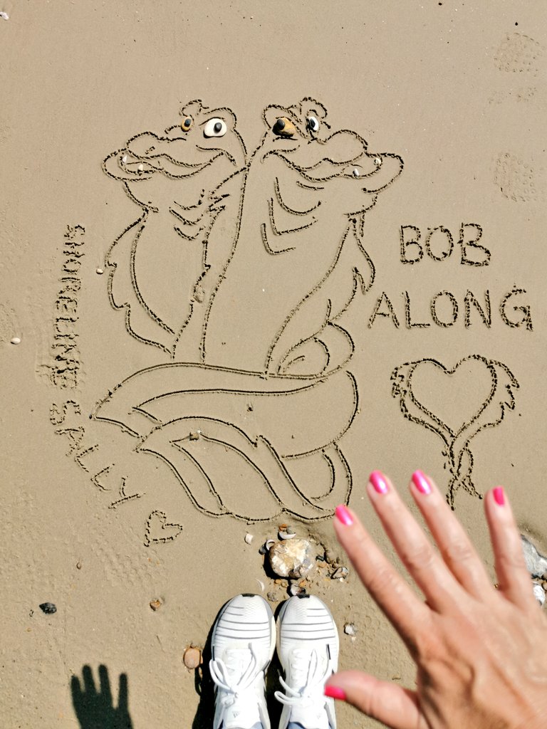 Flotsam and Jetsam
Bob Along 💚 #flotsamandjetsam #MorayEels #PaddiEdwards #TheLittleMermaid #Ursula #SeaWitch #Minions @Disney
💛 #Morein2023 #Covid2022 #Lockdown2021 #morale #VitaminSea 🌊🌊🌊 #DuneToons #Lockdown2020 #comics #cartoons ✍️ #SandBanksy #shorelinesally No.1877-8