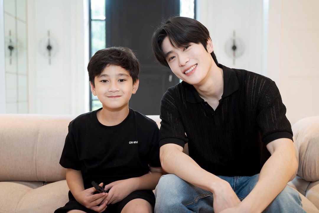 Little Jaehyun / Rafathar on normal days actually doesnt really enjoy spotlight & many coming at him aggressively but since Jaehyun approached & talked to him nicely asked his name and praised his achievement he felt at least somewhat better i think bcs he rarely smile on pics 😭