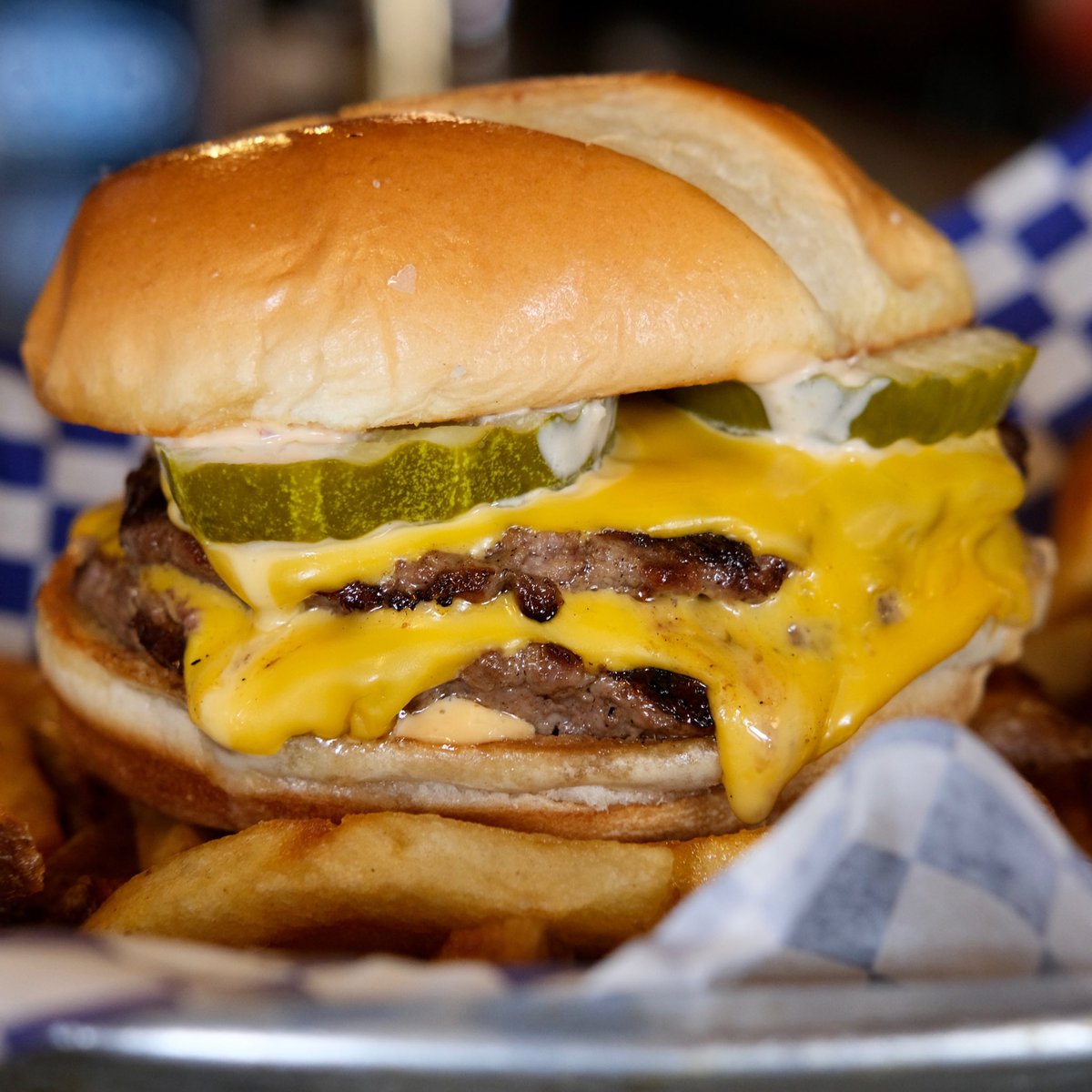 It’s Friday! This delicious Burger is YOURS. 🍔

Open daily at 11am. Pickup & Delivery available. Call for pickup: (773) 661-1573. View menu & delivery at beckschicago.com
 
#chicagobars #lincolnpark #lincolnparkchicago #chicagoeats #burger #cheeseburger #chicagoburgers