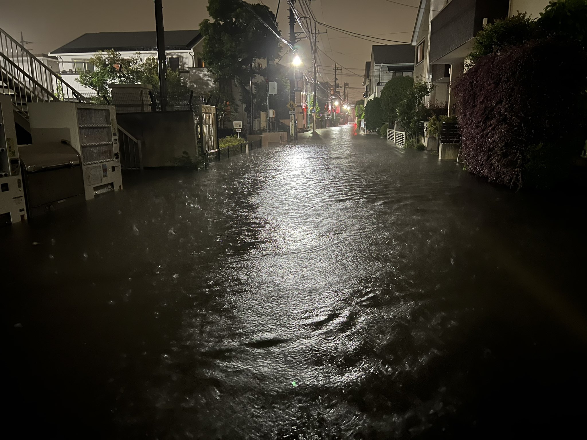 洪水 豪東部シドニーなどで豪雨 洪水で1.8万人が避難 - BBCニュース