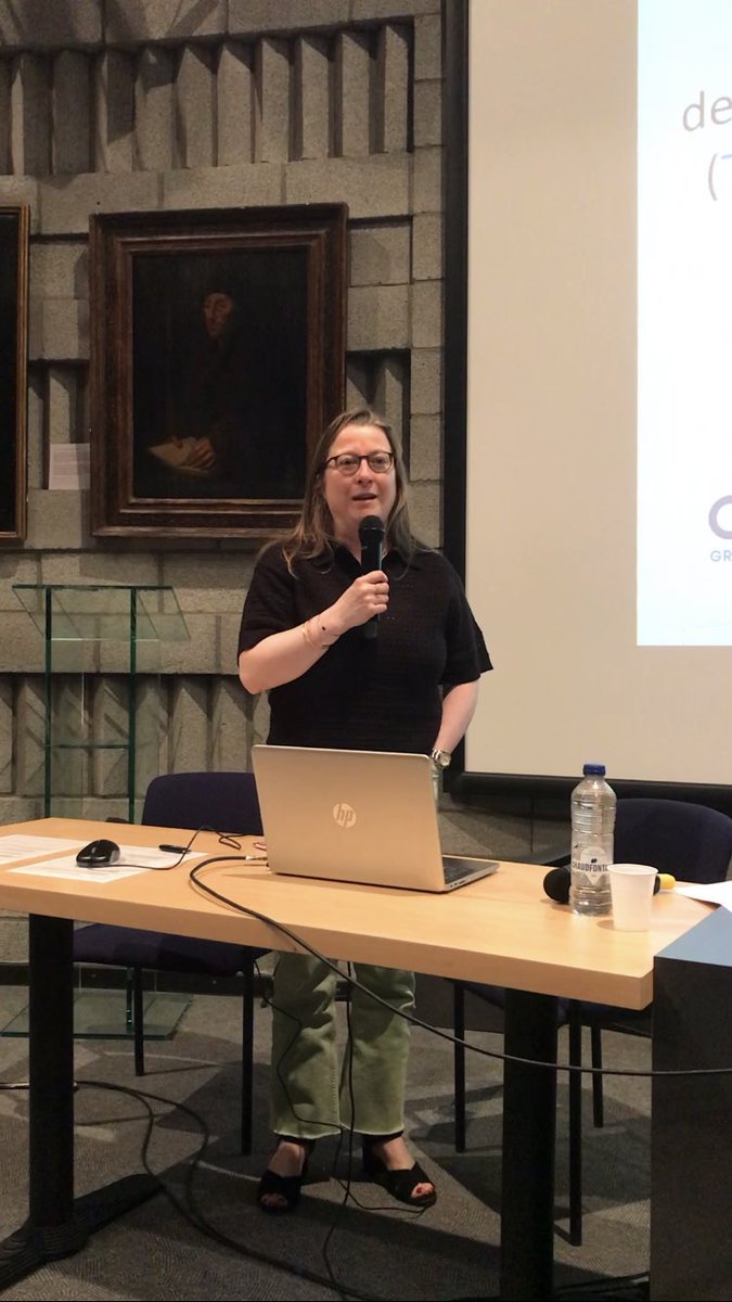 anorexie_tca's tweet image. Dr Sonia Fuchs, psychiatre (CH Montlegia, Liège) Le trajet de soin intégré, patients et familles acteurs du soin
#NoMoreTCA #libererlaparole @ffabtca @nicolassahuc @BrunoROCHERR @Nathalie_Godart @HugoSaoudi @chcliege