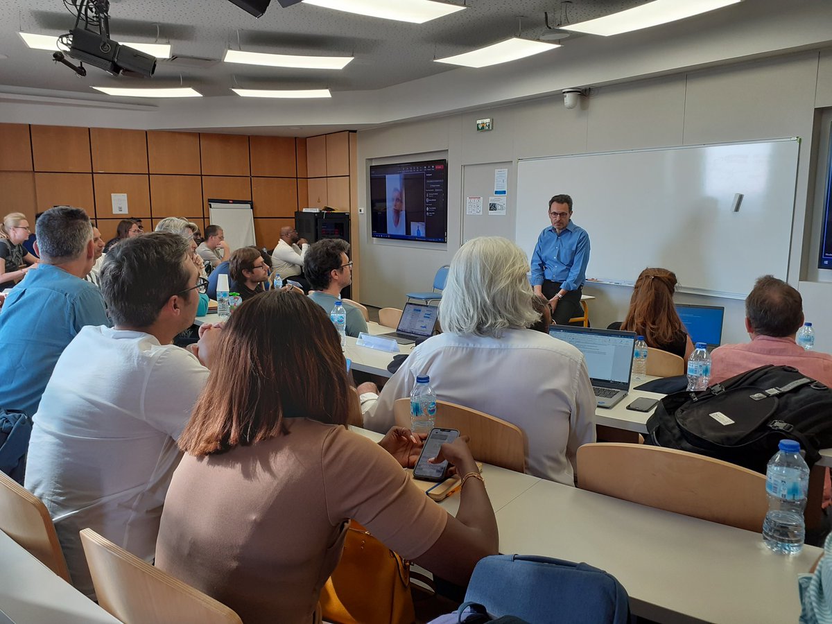 EmbaDauphinePSL's tweet photo. [Rencontre Parrain Promo]
@Paris_Dauphine
Les étudiants de #EmbaDauphine #promo23 rencontrent leur parrain #JeanChristopheMorisseau diplômé de la #promo1  #CountryGeneralManager
#RedHat
Cc @NicolasBerland https://t.co/8j4u4Xy52t