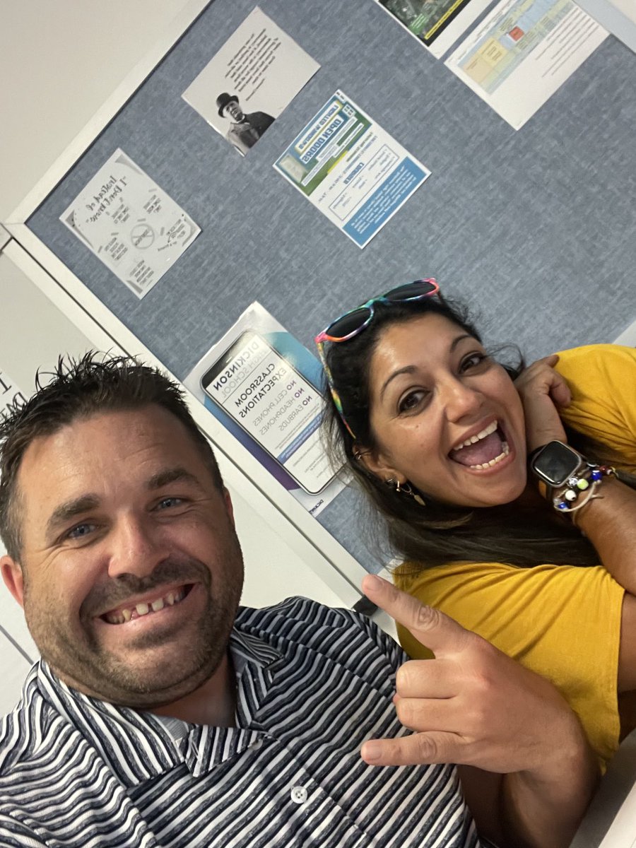 SealsTeacher's tweet photo. Collaboration at it’s finest!!!! #disdchomp23 https://t.co/gJ1IcDPZgU