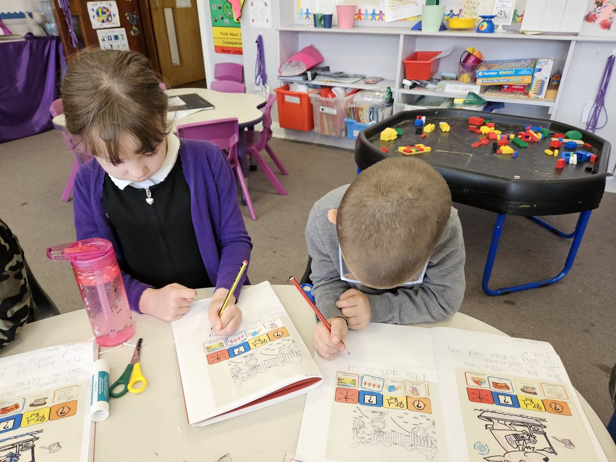 MrsMackayBPS's tweet photo. ⭐Taught Writing ⭐

Every week the children cocreate  their writing task with me. This week they asked to continue our paper dolls theme!

Some of the children challenged themselves even more and came up with a second sentence about the picture! 🤩
@BeancrossPS #BPSliteracy https://t.co/TRzIXnQfTY