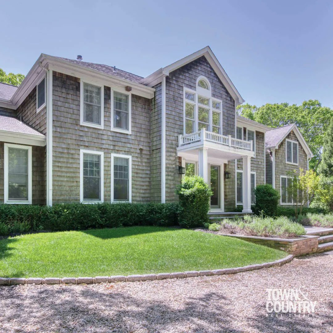 Secluded property in #SagHarbor's Northside Hills you will find this 5 bedroom, 4-1/2 bath home with master suites on both the first and second floors, heated pool. Call Linda Batiancela, Assoc. RE Broker, 516.729.8123 for rental details.

Learn More: buff.ly/3MPeDDI