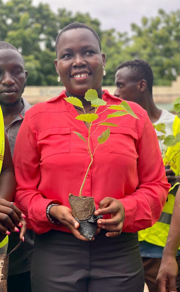 achiengemmily's tweet photo. Small acts when mutiplied by millions of people , can transform the world, all we have to do is to wake up and change. Tree seedlings planting at pentrose primary school , Nyali constituency was fruitful where it was planted all over the school compound.
#climatechange
#jazamiti https://t.co/xAy5LAoaZn