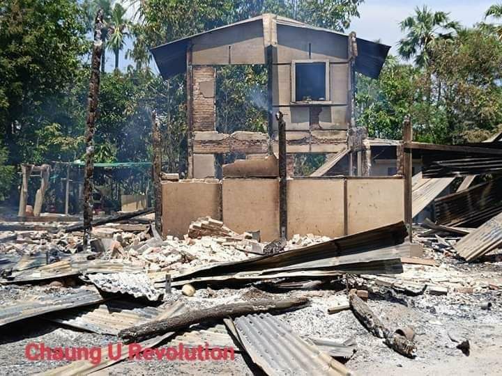 Chitsaphwal's tweet photo. According to Chaung U Revolution, SAC terrorists burn down 47 residential properties in Shanhtoogyi village, ChaungOo tspc Sagaing division, and wrote swearing letters on 30th May. #2023Jun2Coup #LegalizationOfNUG #WhatsHappeningInMyanmar https://t.co/O9djddTjvR