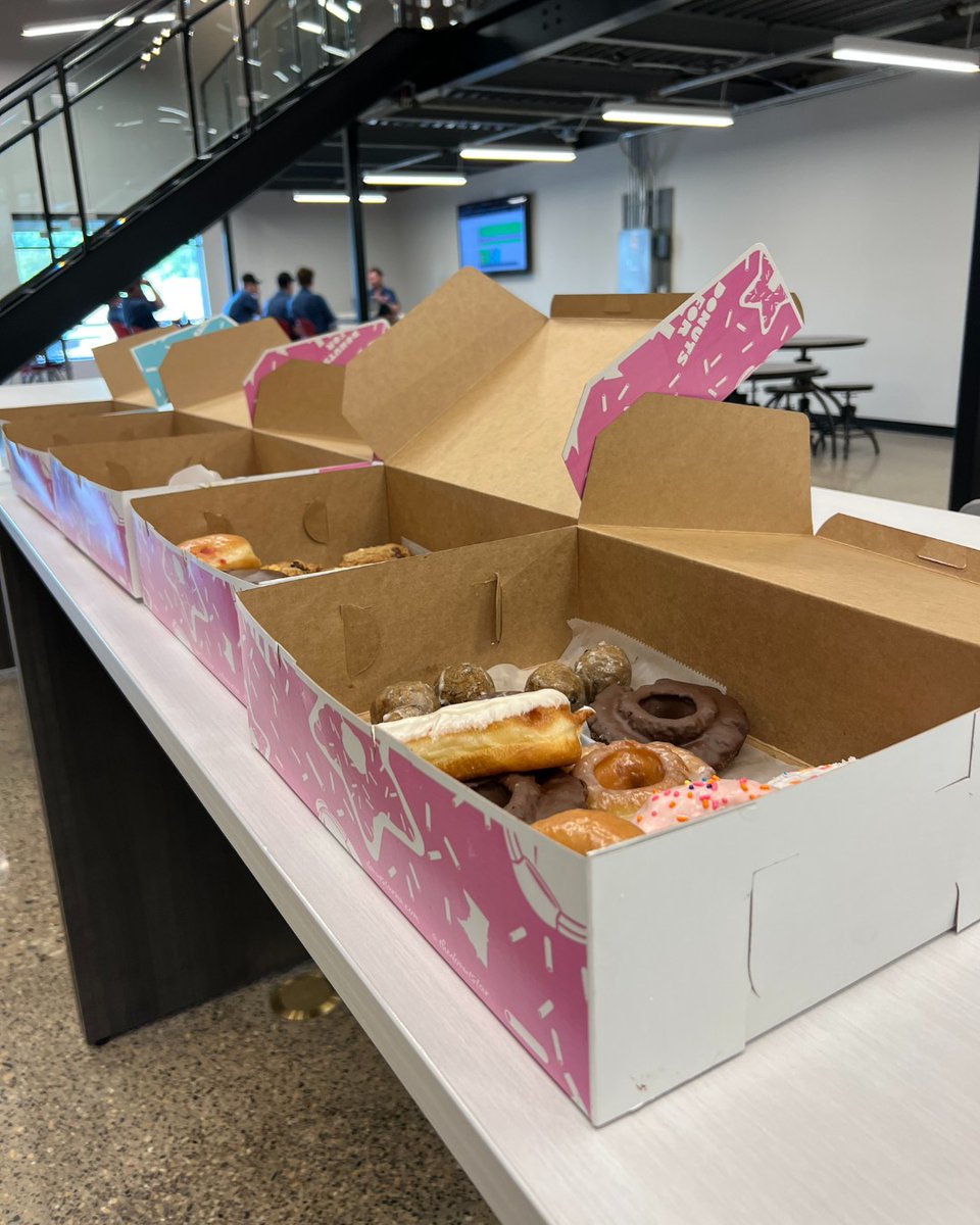 GenzRyan's tweet photo. Happy #NationalDonutDay! To celebrate, our technicians got some entirely scratch-made Donut Star donuts. Did somebody say YUM? #ShopLocalMN #WeLoveOurEmployees #GenzRyan https://t.co/ndUmax7RG8