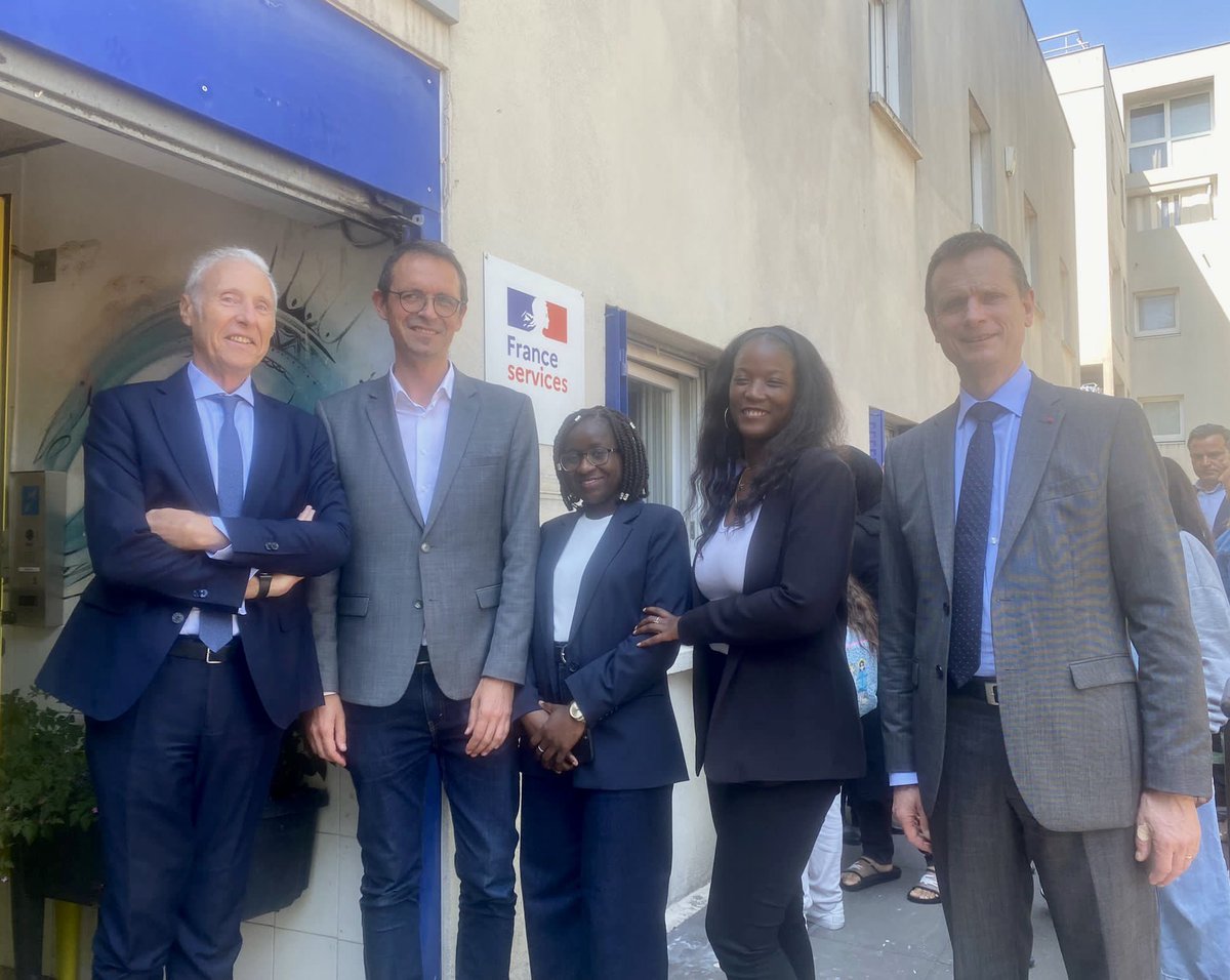 #FranceService

🇫🇷🖥️ Inauguration d’une structure France Service à #Romainville

1️⃣ site d’accueil unique au Centre Social Nelson Mandela réunissant : 1 espace confidentiel, 1 salle informatique, 2 médiateurs et une permanence avec différents collaborateurs