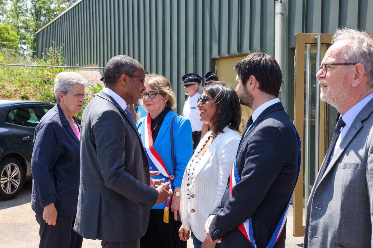 Au collège Maryse Bastié de Dole, échanges autour des pôles d’appui à la scolarisation (PAS) mis en place dans l’académie de Besançon pour mieux accompagner les élèves en situation de handicap en milieu ordinaire. C’est tout l’enjeu de la CNH : faire l’École pour tous.