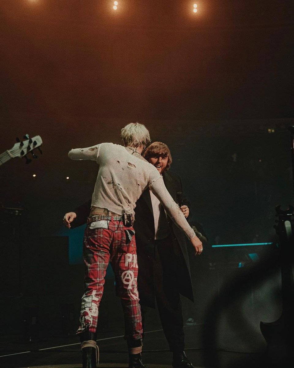 JamesArthur23's tweet photo. What a dream to be able to play a packed @EventimApollo for the @BGT semis and make a short trip over to play a few songs at @RoyalAlbertHall with MGK! https://t.co/EGlQ9lrEhy
