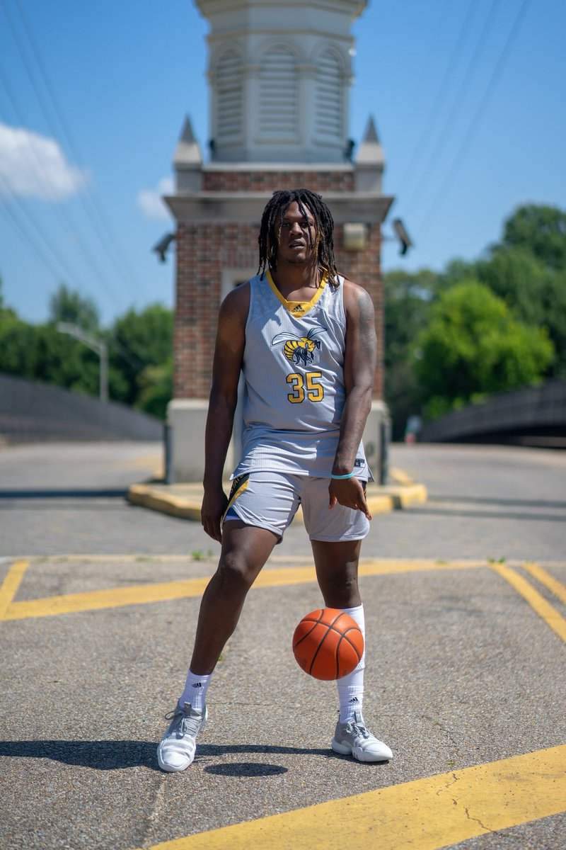 Go Hornets??? 🐝 #Notcommitted