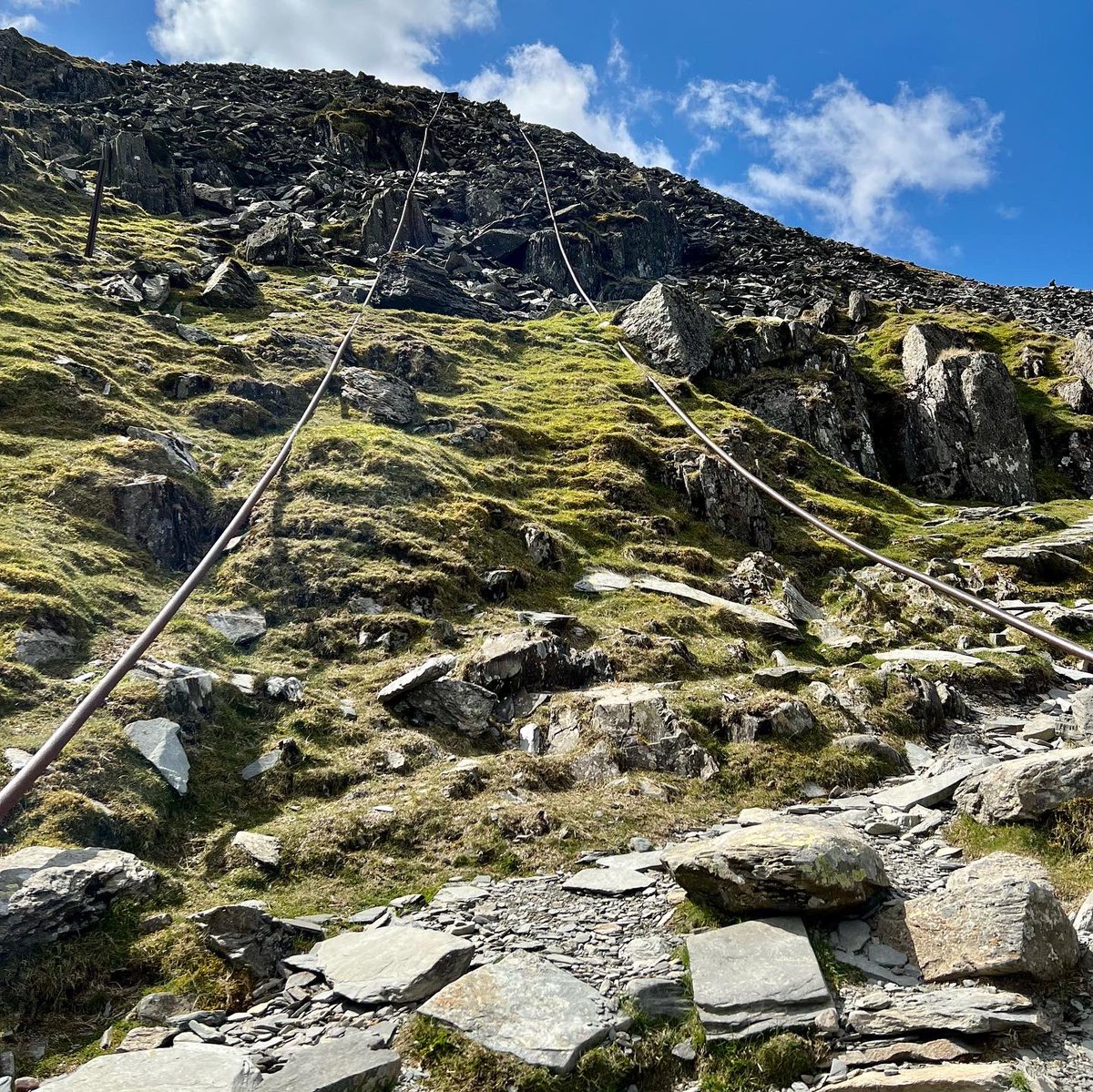 Who’s walked The Old Man of Coniston? The highest peak in the Furness Fells at 803 metres (2276 feet) and one of Wainwright’s Southern Fells - we loved it 🥾