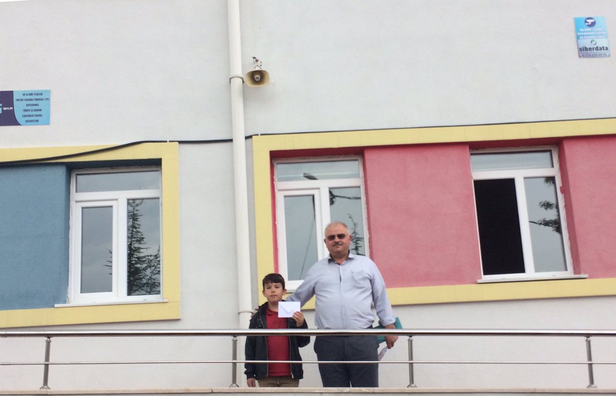 Afyonkarahisar Kendin Yap Atölyesi’nin düzenlediği Türkiye geneli “Blok Tabanlı Kodlama Yarışması”nda Türkiye birincisi olan öğrencilerimiz okul müdürü Ahmet ÇAĞLAR tarafından ödüllendirildi. <a href="/Bilalsen43700/">Bilal ŞEN</a> <a href="/Emetilcemem/">Emet İlçe Milli Eğitim Müdürlüğü</a> <a href="/kutahyamem/">Kütahya İl Millî Eğitim Müdürlüğü</a> <a href="/BasyigitHasann/">Hasan BAŞYİĞİT</a>
