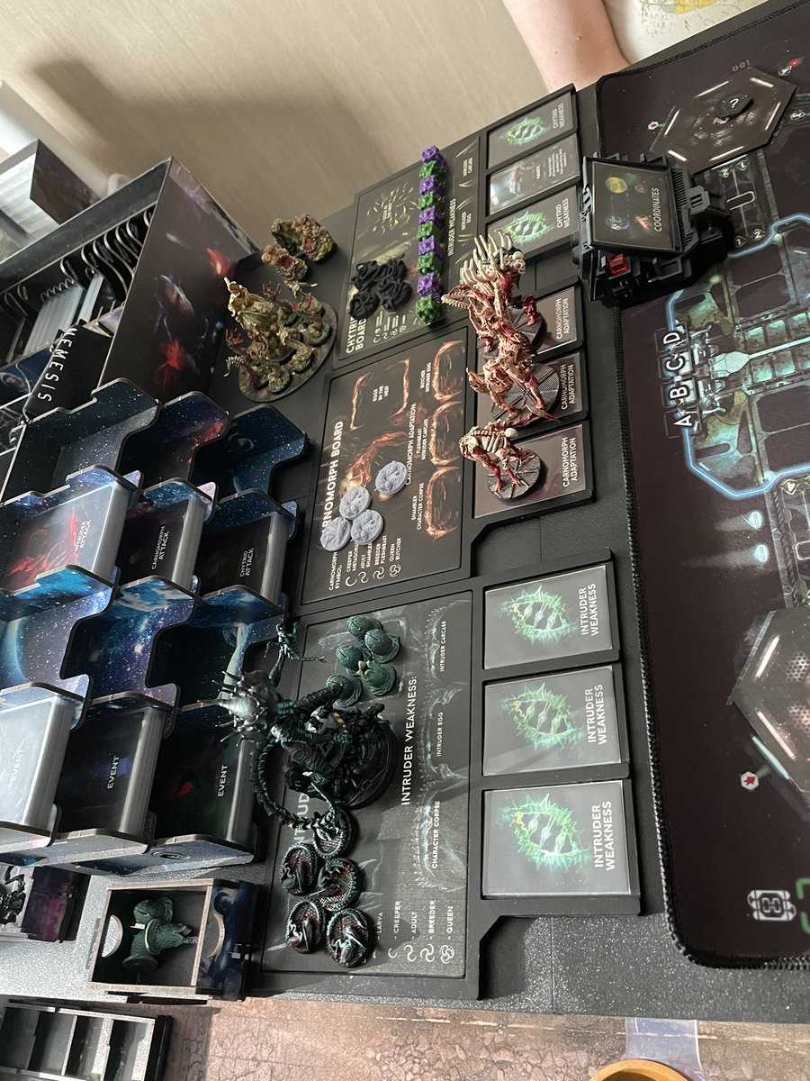 BoredGameDesign's tweet image. I’m not sure this is going to work but we’re going to try 3 alien nemesis coop! We are using base Intruders, Carnomorphs and Chytrids.