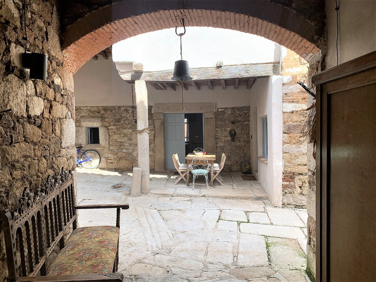 RusticasS's tweet image. Nuestra #casaenventa en la #CampanaDeOropesa publicada en #elpais digital:  elpais.com/economia/negoc…