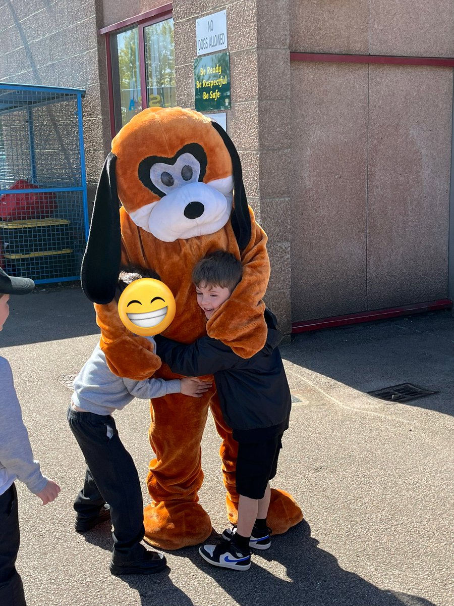 _Miss_Bruce's tweet photo. We had a great morning putting up our poop bag holders around the community. Scoop the dog even came to visit us at school! #scoopwatch #responsiblecitizens @Kirkhill_School https://t.co/8UPKPn0sDd