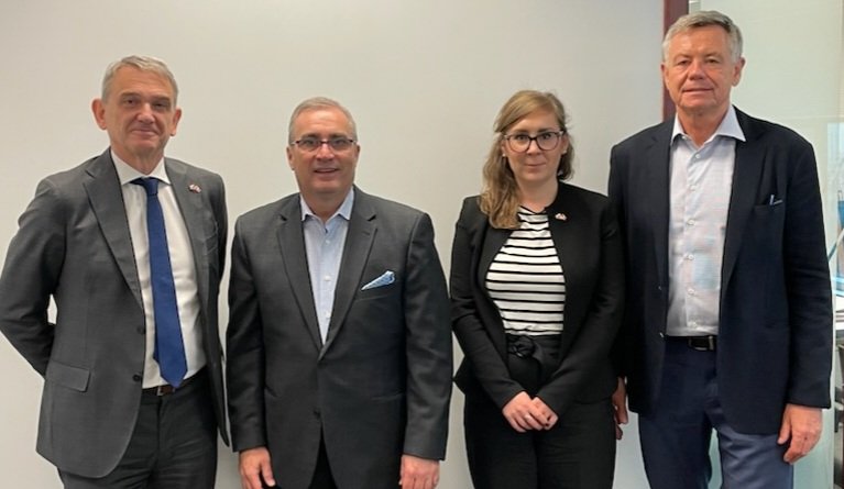 Chuck Davidson (@davidson_chuck) on Twitter photo The <a href="/mbchambersofcom/">Manitoba Chambers Of Commerce</a> was pleased to have a conversation with the Consul General of the Czech Republic <a href="/CZ_ConsToronto/">Czech Consulate General Toronto</a> to discuss opportunities to work together in manufacturing, aerospace, clean energy and critical minerals #PoweroftheNetwork #VoiceofBusiness The <a href="/mbchambersofcom/">Manitoba Chambers Of Commerce</a> was pleased to have a conversation with the Consul General of the Czech Republic <a href="/CZ_ConsToronto/">Czech Consulate General Toronto</a> to discuss opportunities to work together in manufacturing, aerospace, clean energy and critical minerals #PoweroftheNetwork #VoiceofBusiness