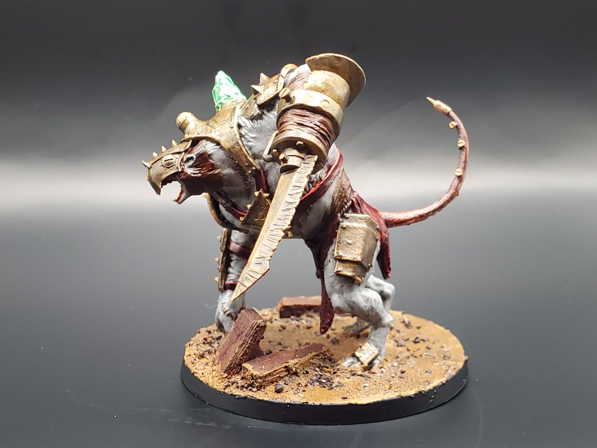 Finished this Skaven Mutant Rat Ogre finally. I'm really happy how this turned out.