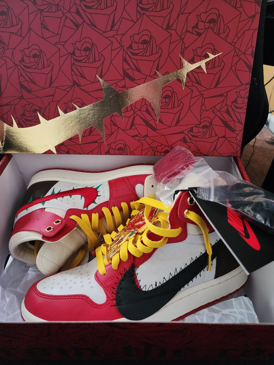 Thank you @atmos_usa for the super fast shipping🔥🔥🔥🔥🔥🔥🔥🥀🌹 definitely a nice shoe in person.