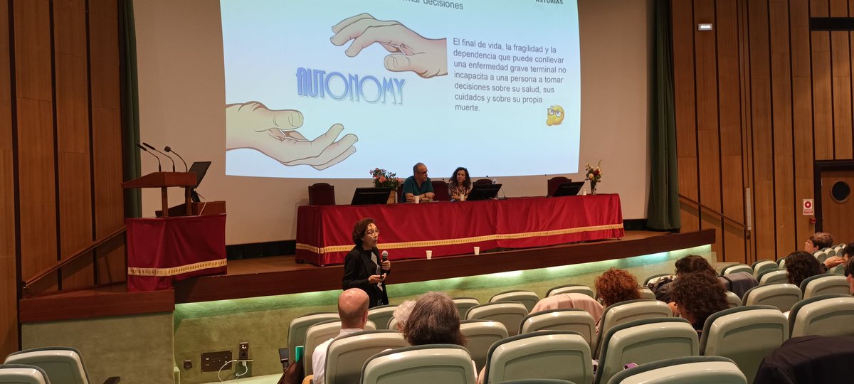 SIAPASTURIES23's tweet photo. ⭕️La muerte digna es diferente para cada persona
⭕️El papel del profesional es acompañar al paciente

✔️Clave: cómo medir el sufrimiento de  las personas?

@fcastia presidenta de @DmdAsturias

#siapasturias2023
#siapasturias https://t.co/lfWmDaknNg