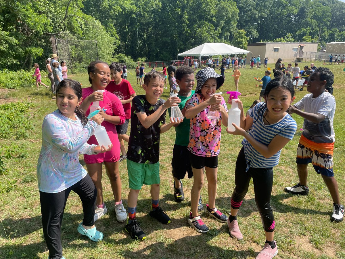 BESbulldogs's tweet image. Field day at Belvedere is off to an amazing start! ☀️ Our 3rd-5th graders soaked up the sun and had a blast. Now, it&apos;s time for round 2 as our PreK-2nd grade students gear up for more excitement! Let the games continue! 🎉 #FieldDayFun #SchoolSpirit