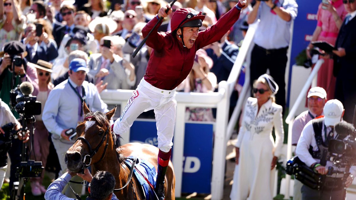 luis_ernestocg's tweet photo. Frankie Dettori hasta ahora en Inglaterra, en su año de retiro.

11 triunfos en 37 actuaciones (30%) incluyendo:

2000 Guineas G1
Coronation Cup G1
Middleton Fillies' Stakes G2
Sandy Lane Stakes G2
Chester Vase Stakes G3
Musidora Stakes G3
Al Rayyan Stakes G3 https://t.co/JVDZhjZ0eg