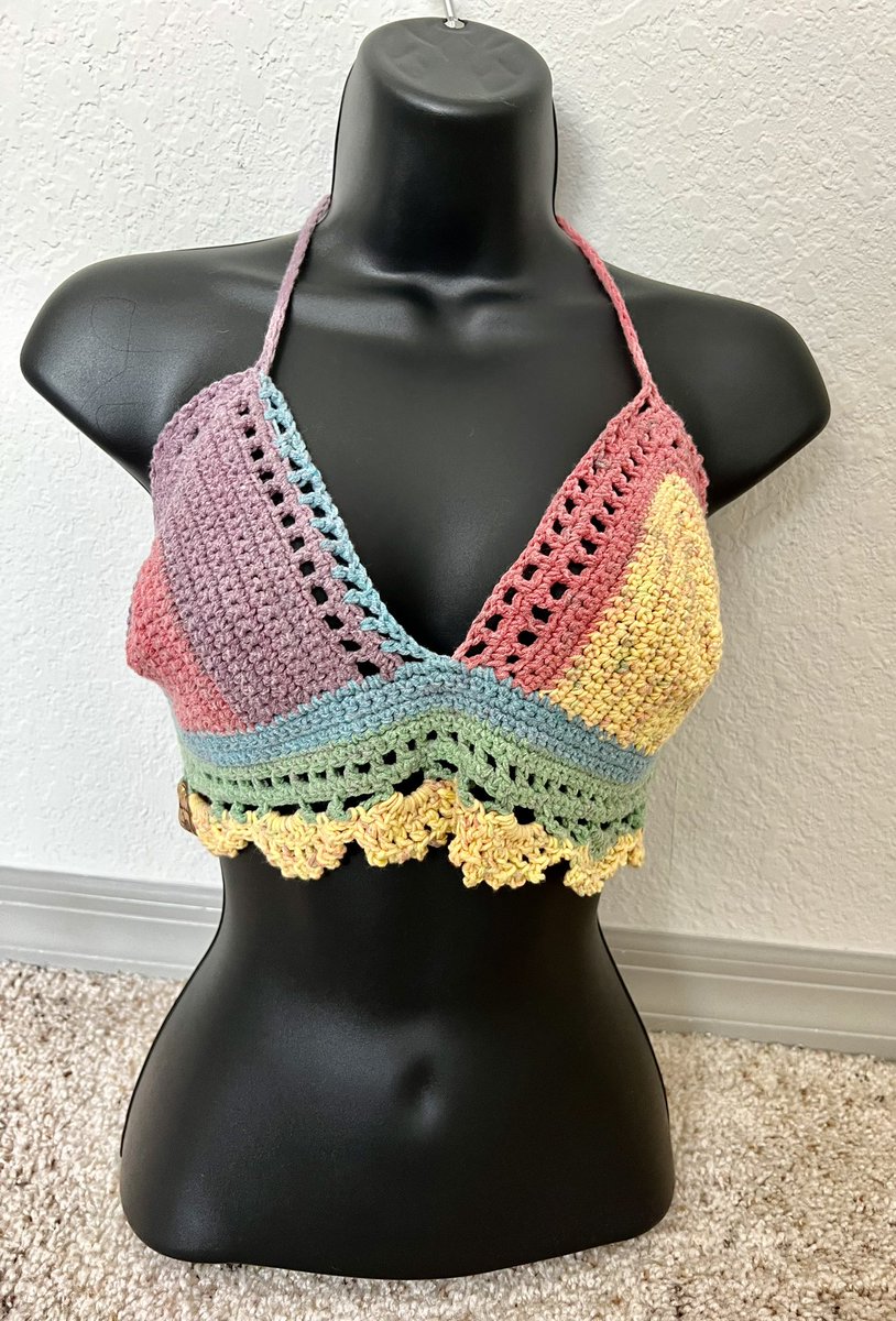Hello, Pride Month, June is here celebrate with these beautiful Tops🤗 Etsy.com/shop/cozybyjho…
#allsizesarebeautiful #Pride #PrideMonth #rainbow #crochettop #rainbowtop #bohemianclothing #etsy #onlineshopping #smallbiz