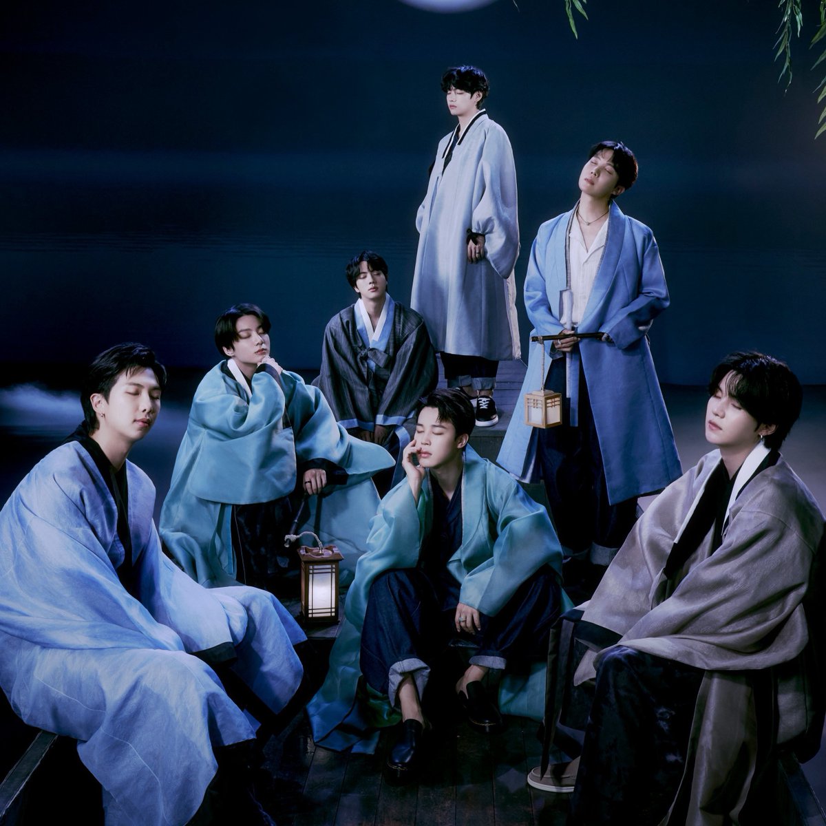 chartdata's tweet image. .@BTS_twt becomes the first group in Spotify history to surpass 34 billion streams across all credits.