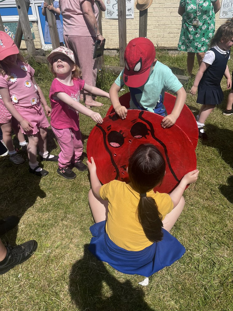 MrsCandMrsP's tweet photo. A fantastic afternoon handing over our cable drums to the nursery 🥰. I think the boys and girls are going to have lots of fun with them 💙💛@MuirhousePS https://t.co/D9cvQGbWuI