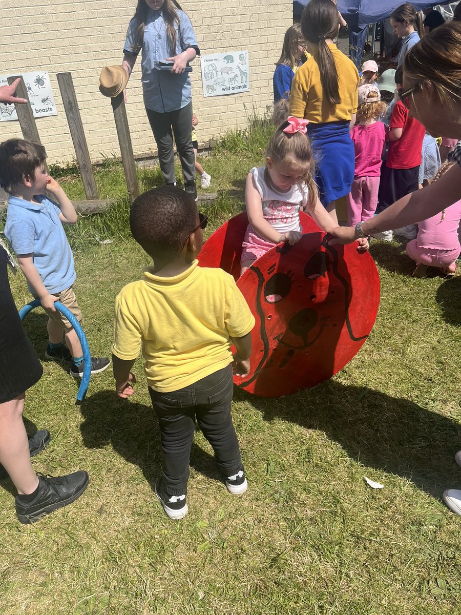 A fantastic afternoon handing over our cable drums to the nursery 🥰. I think the boys and girls are going to have lots of fun with them 💙💛<a href="/MuirhousePS/">Muirhouse PS&Nursery</a>