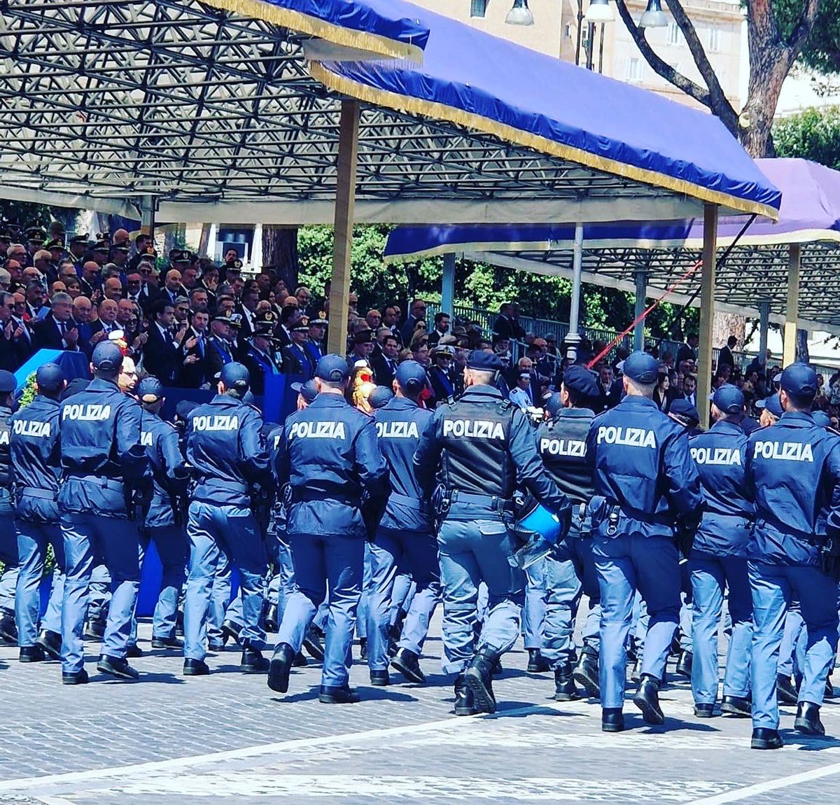 Il #rispetto è lo #stipendio invisibile per il quale tutti #noi #lavoriamo. Non fatecelo mai mancare. #fieri ed #orgogliosi di servire la #repubblica #buonafestadellarepubblica🇮🇹