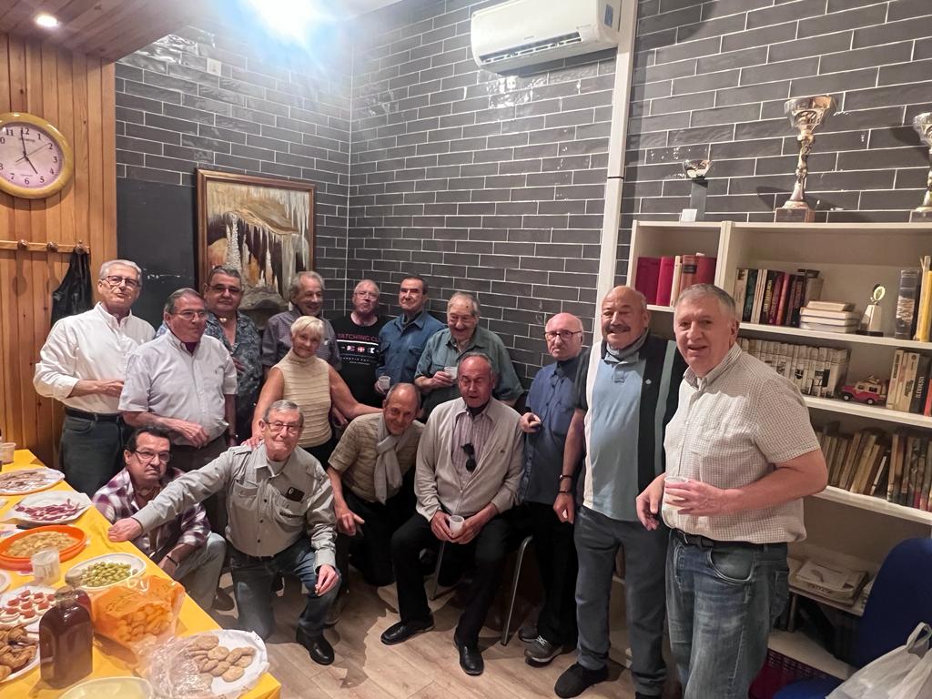 asbalabcn's tweet photo. Crónica de la fiesta que se organizó este jueves 1 de junio en el local social de ABL con motivo del 54º aniversario de nuestra asociación.

#Larys #ABL #Aniversario #fiesta #amistad 

https://t.co/HgXtBoTmSH https://t.co/c8rgfkyYgP