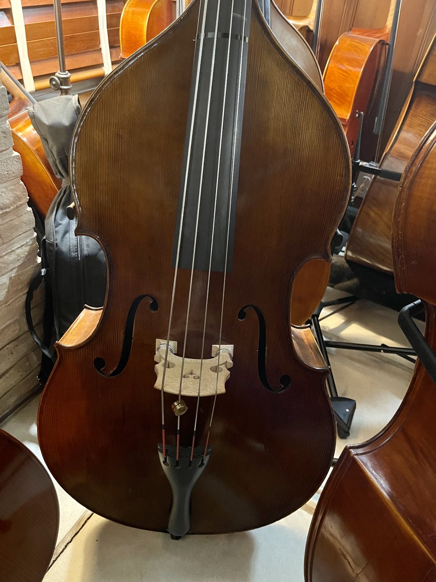 MiamiString's tweet photo. Today marks Day 25 of the 28 Basses in 28 Days Series in preparation for our journey to #ISB2023. The photograph shows a rare bass by Emanuel Wilfer (@emanuel_wilfer); the Nr. 10 Double Bass is 1/4 Sized and set up professionally. https://t.co/0BPZhbfE8a