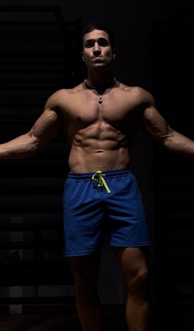 Get naked with me, I have a plan 🖤 https://t.co/aNJ2olo0e0