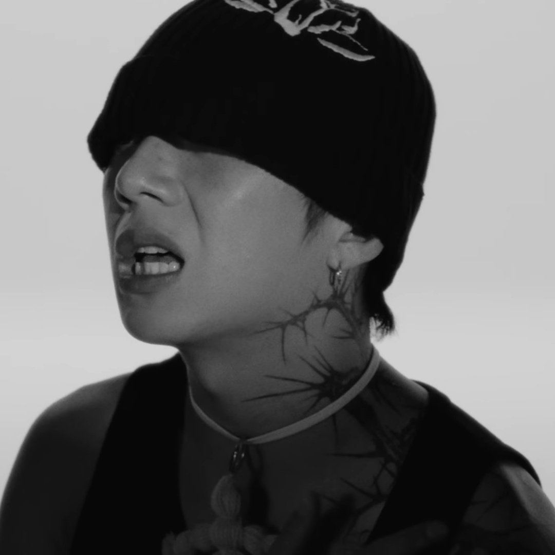 dailywoowonjae's tweet photo. wonjae + fake freckles 🖤 https://t.co/5E9OlHAWdS