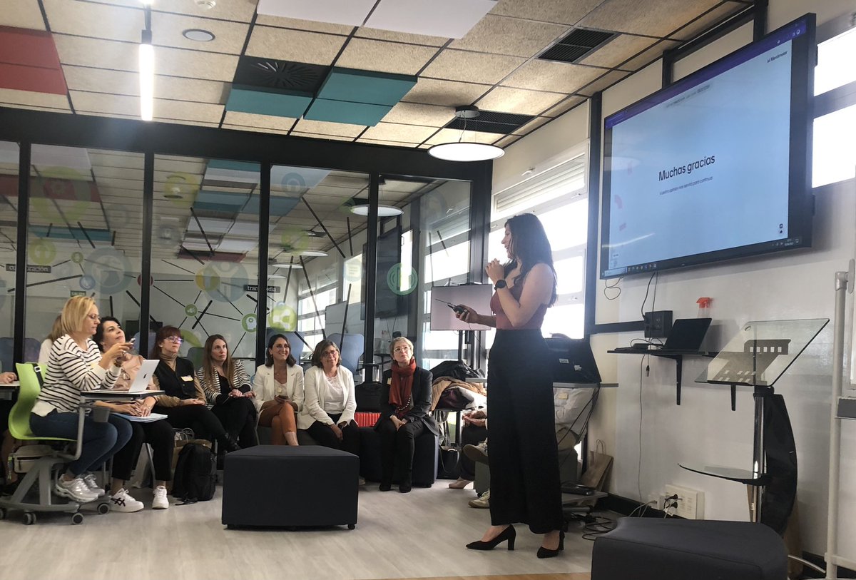 El máster de profesorado de la <a href="/UJIuniversitat/">Universitat Jaume I</a> participa en el 1er encuentro nacional del máster. Hay muchas ganas de seguir mejorando. Hemos plantado una semilla, ahora hay que cuidarla. Con <a href="/OrtiMJose/">José Ortí Martínez</a> y mucha gente más!!