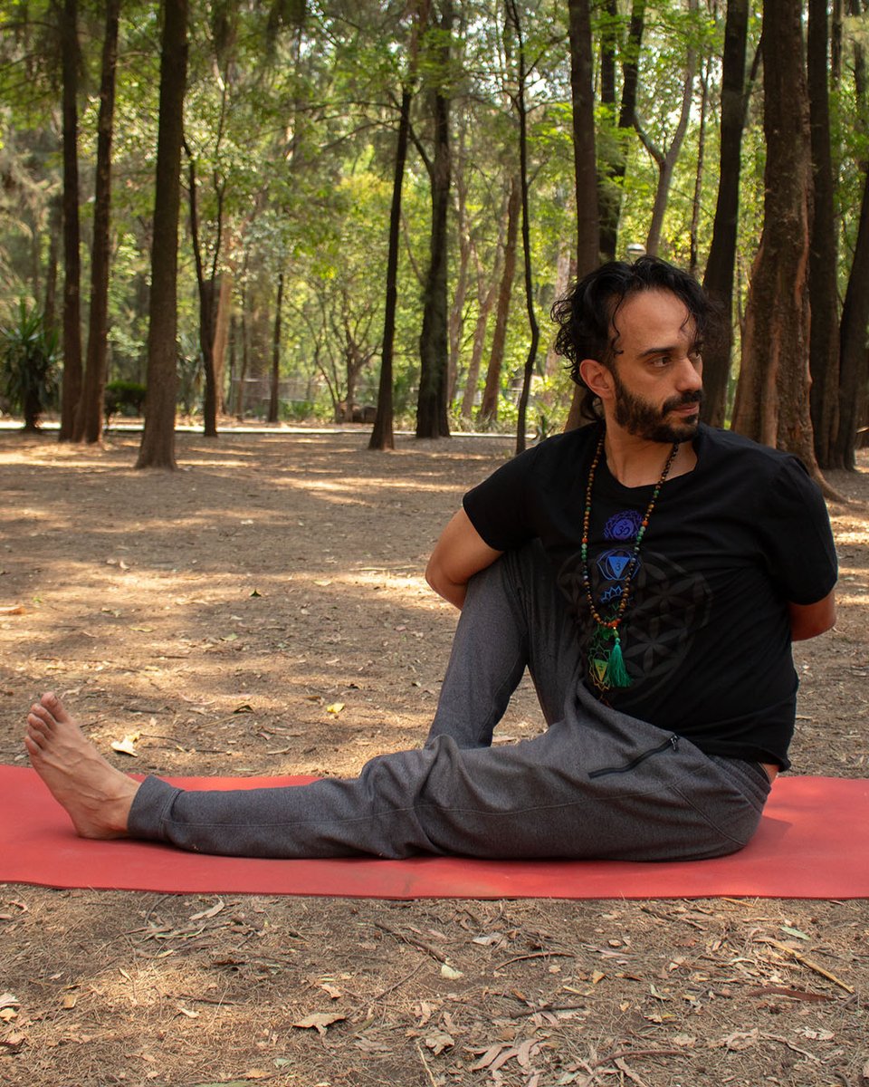 La Flexibilidad en el cuerpo es un primer paso para cultivar la flexibilidad en la mente. 🧘 🧠 Soltar ideas rígidas del "deber ser" y abrirnos a nuevas posibilidades es muy beneficioso en nuestra vida.
🧘🏽<a href="/IsaacFernndezL3/">Isaac Fernandez Leon</a> 
#namaste #yogainspiration #yogaeveryday #lacuevadelyogui