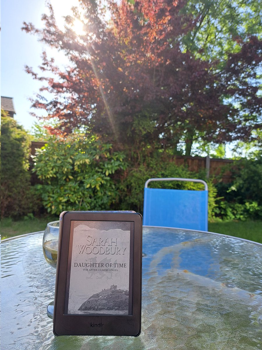 MariaJauthor's tweet photo. A bit of evening reading in the new back garden 😁
#writingcommunity #indiebook #indieread #eveningsunshine #authorsoftwitter #booktwitter #histfic https://t.co/Y4UvtFRat1