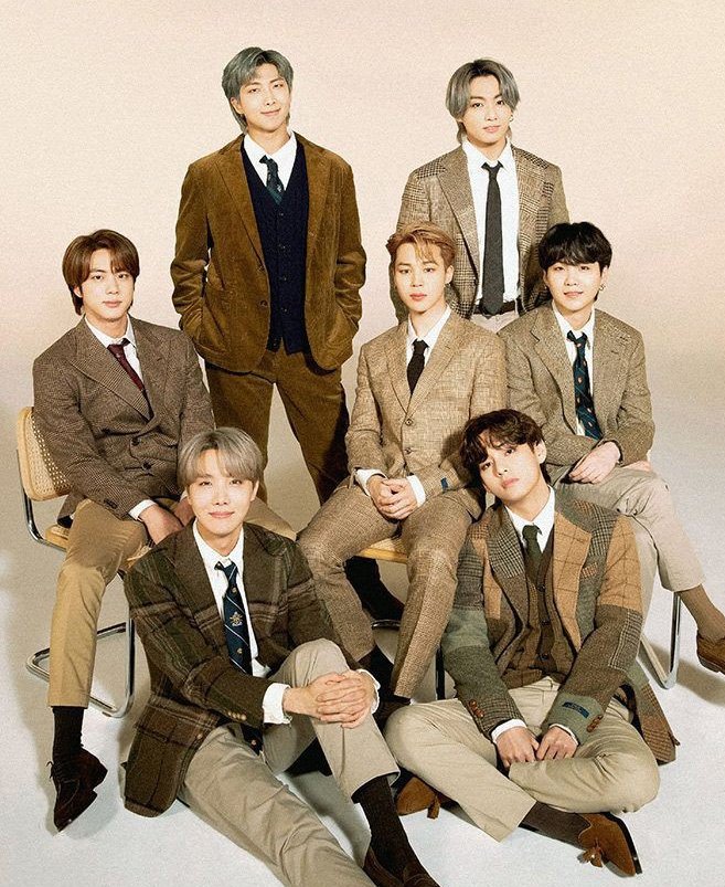 updatecharts's tweet photo. HITUDOS! BTS se tornou o primeiro grupo da história a ultrapassar 34 BILHÕES de streams no Spotify. https://t.co/8cr39mtIZv