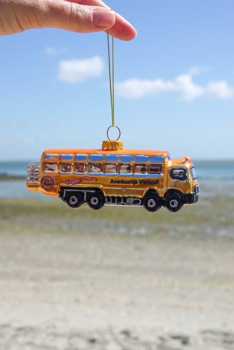 Daar zijn, dé echte #Vlieland #kerstballen! 🎄 Hoe leuk is dit?! 
Drie iconen van Vlieland kunnen vanaf nu in je boom; De #vuurtoren, het #drenkelingenhuisje en de #VliehorsExpres.
Online te koop
vvvvlieland.ccvshop.nl/Souvenirs
Of in de winkel: Houter’s warenhuis, Boekingspunt en de VVV