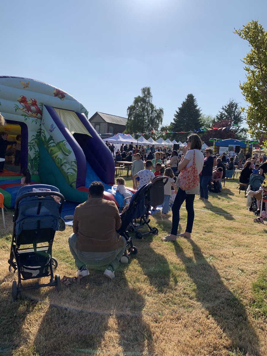 Rendez-vous jusqu’à 22h30 sur l’esplanade de la mairie pour profiter du marché nocturne ! Musique, jeux, artisans, commerçants food truck vous attendent… les élus sont aussi présents au stand de la ville pour échanger avec vous !