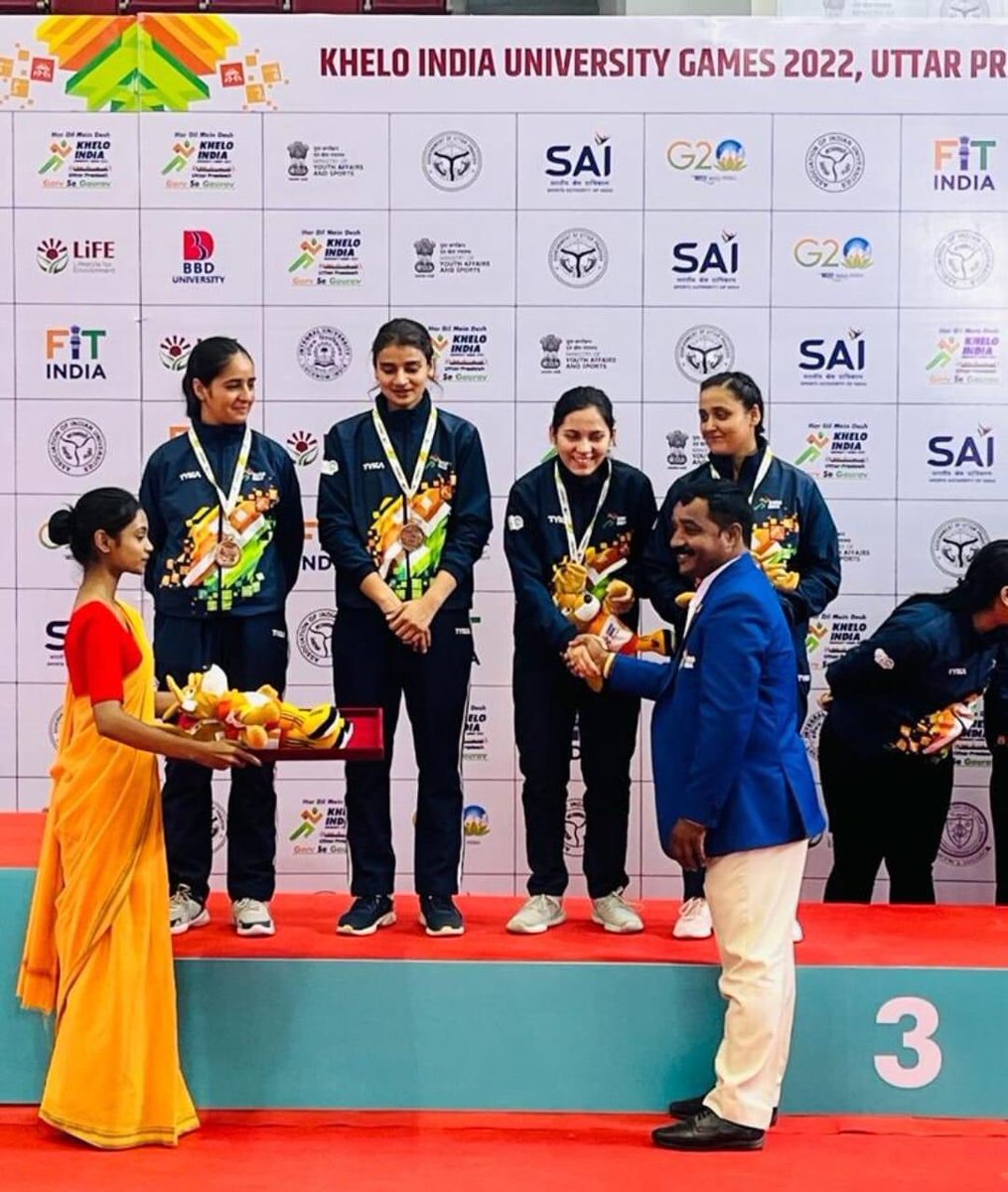 Directorate of Physical Education and Sports,#universityOfJammu is giving wings to all and players are creating histories. GIRLS Sabre (Fencing) team creates history by winning bronze medal in Khelo India University Games being held in Lucknow... #KudiyonkahaiZamana #sports