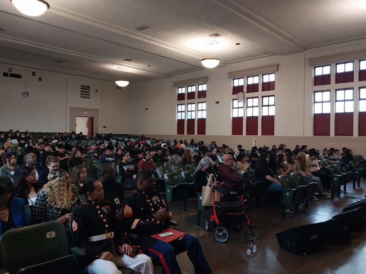 dakcomm's tweet image. Yesterday, Compton High's Senior Awards Ceremony celebrated the achievements of the Senior Class. This year’s recipient of the World Oil Scholarship was a student who was committed to meet his educational goals. Congrats to Gabriel Gutierrez who is attending @UCIrvine this Fall!