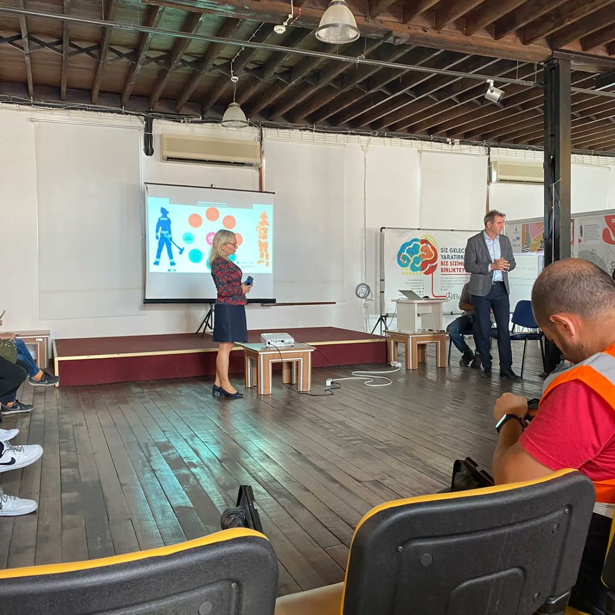 İzmir Büyükşehir Belediyesi tarafından periyodik olarak gerçekleştirilen ve deprem sonrası arama kurtarma faaliyetleri temasıyla yapılan Sivil Toplum Kuruluşları Koordinasyon Çalışması'na İzmir Gençlik Meclisi olarak katıldık ve fikir alışverişi yaptık.
#İzmirGenclikMeclisi