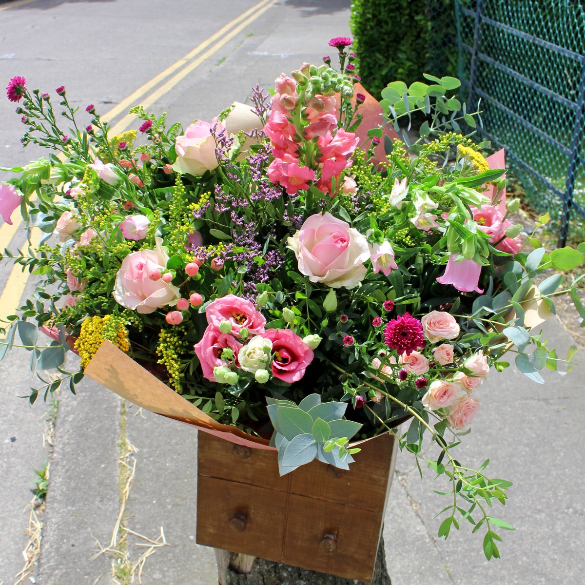 ‘Bring on the Summer’ Bouquet

Summer is well and truly here and we say ‘bring it on’!  

Bring this bouquet home and join us this week in celebrating summer!  

greendoorflorist.com/product/weekly…

#greendoorstyle