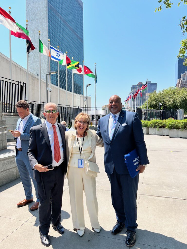 APAFExecDir's tweet photo. Recovery from an eating disorder is possible. Today on World Eating Disorders Action Day, I joined colleagues at the United Nations to promote global awareness of eating disorders as genetic issues that can affect anyone, and to seek solutions. #realpeoplerealrecovery https://t.co/KDeEOP1b8h