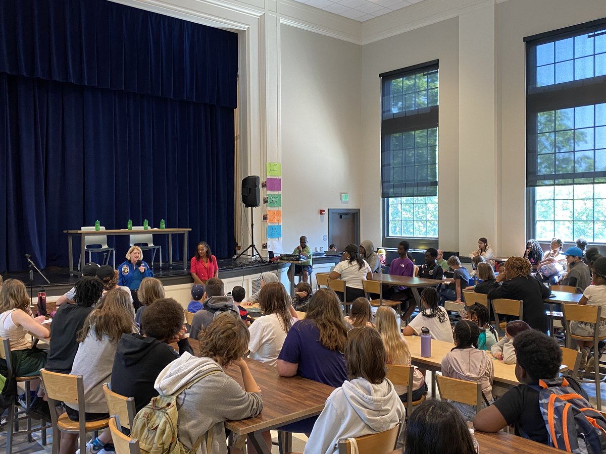 Fantastic time today at Environmental Charter Middle School with @RepSummerLee! Met their robotics team and talked to the student body about their future in space! Inspiring to witness their creativity and innovation firsthand. The future looks bright with these young minds!