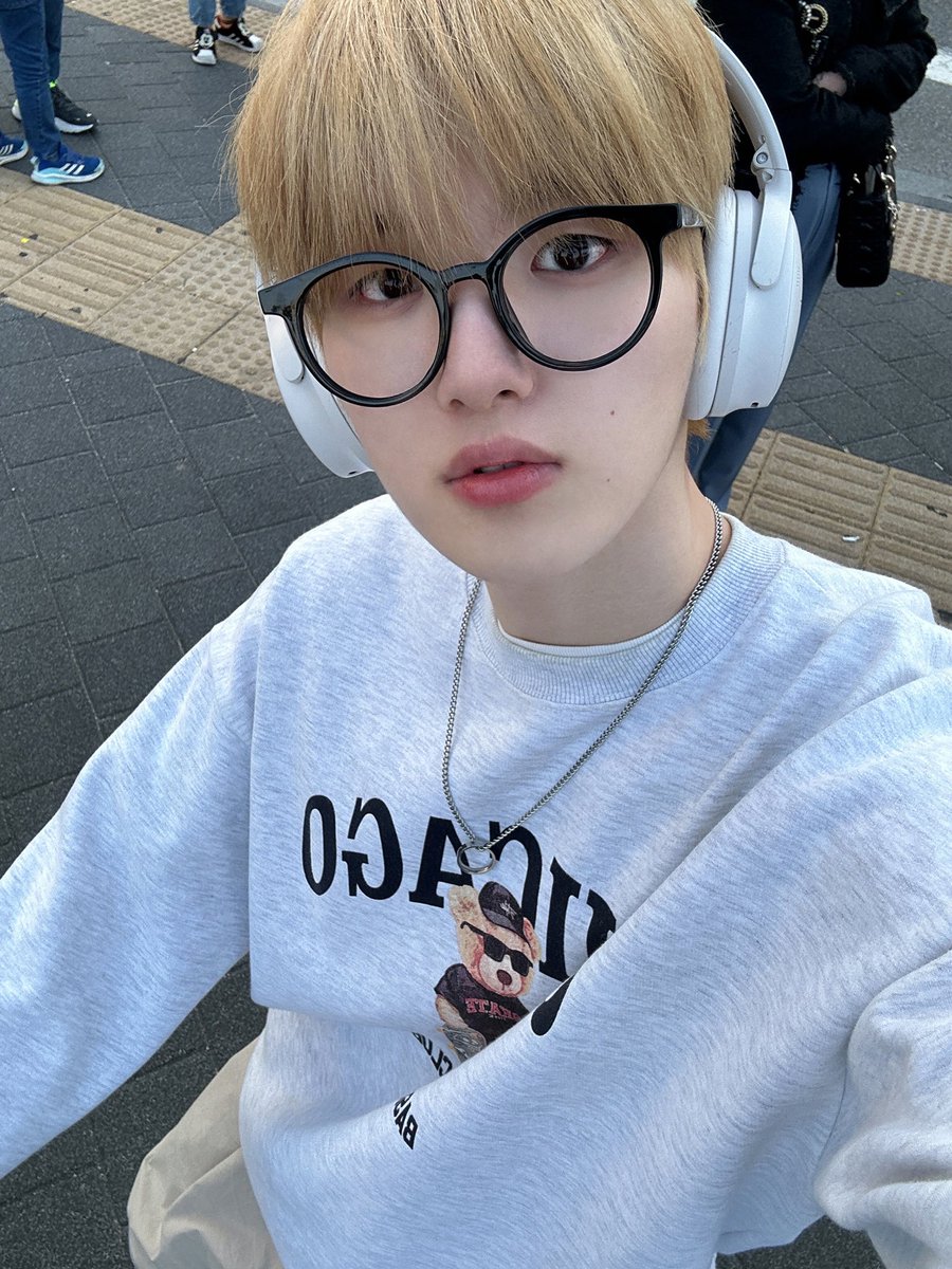 binisticc's tweet image. hyunbin's boyfriend pics; a VERY necessary thread